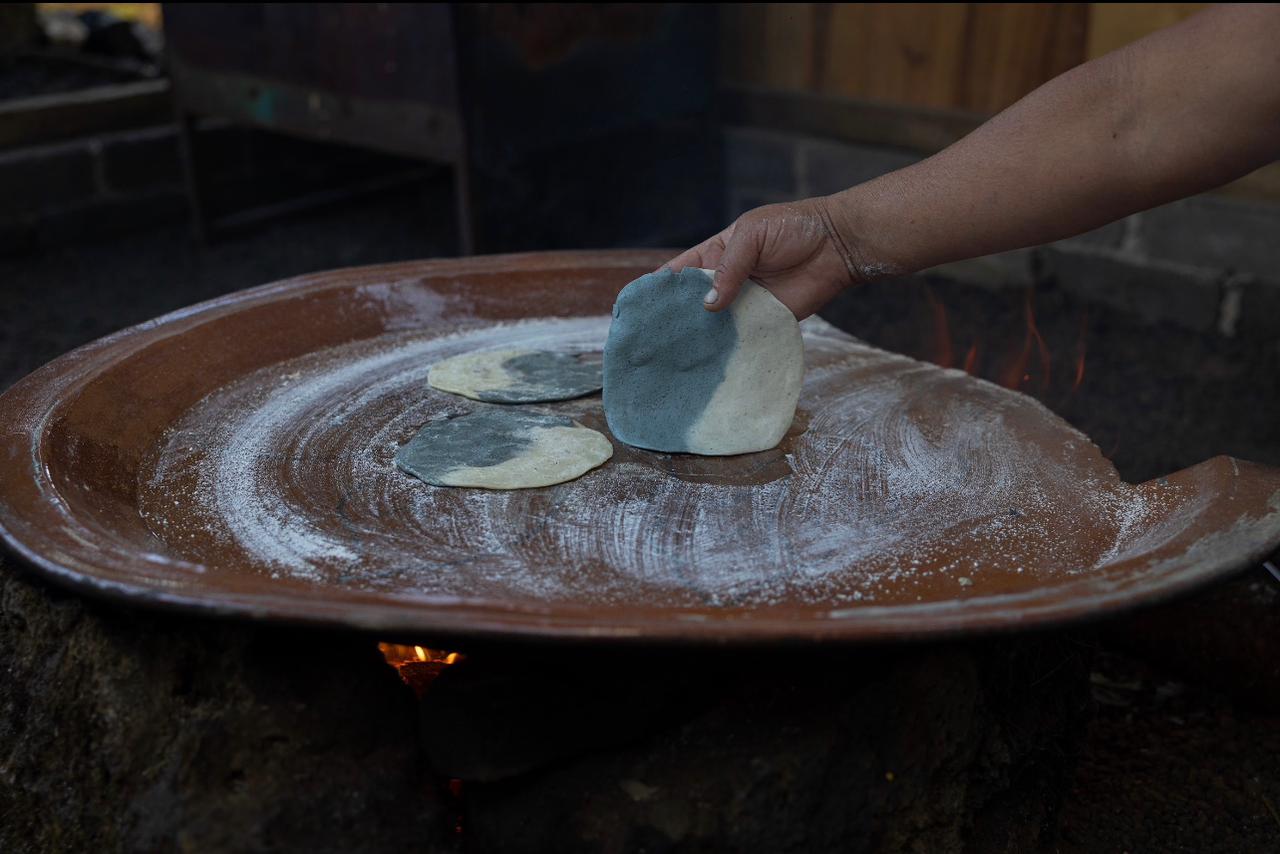 Cocineras tradicionales encienden los fogones