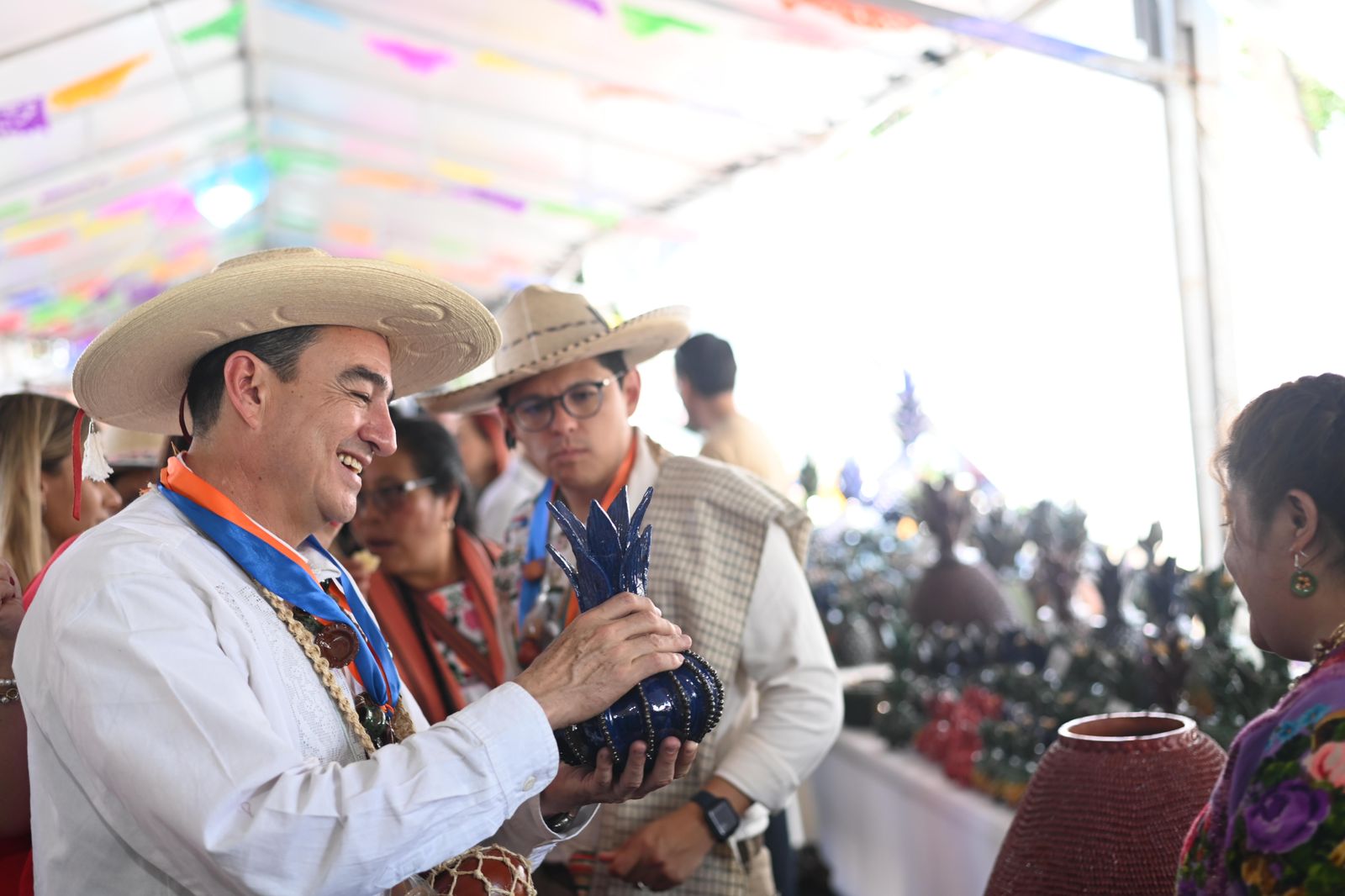 Carlos Soto, dio la bienvenida a los artesanos del Estado