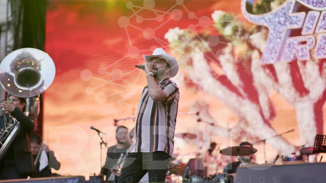 Fidel Rueda enciende con su ritmo el concierto de Aniversario de Morelia