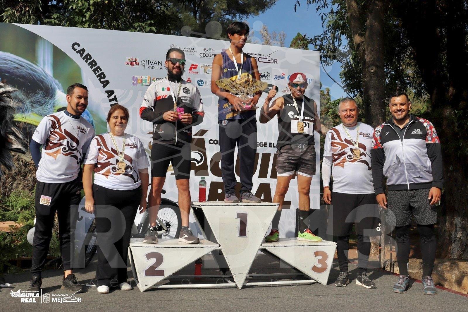 Corren en ZooMorelia por el águila real