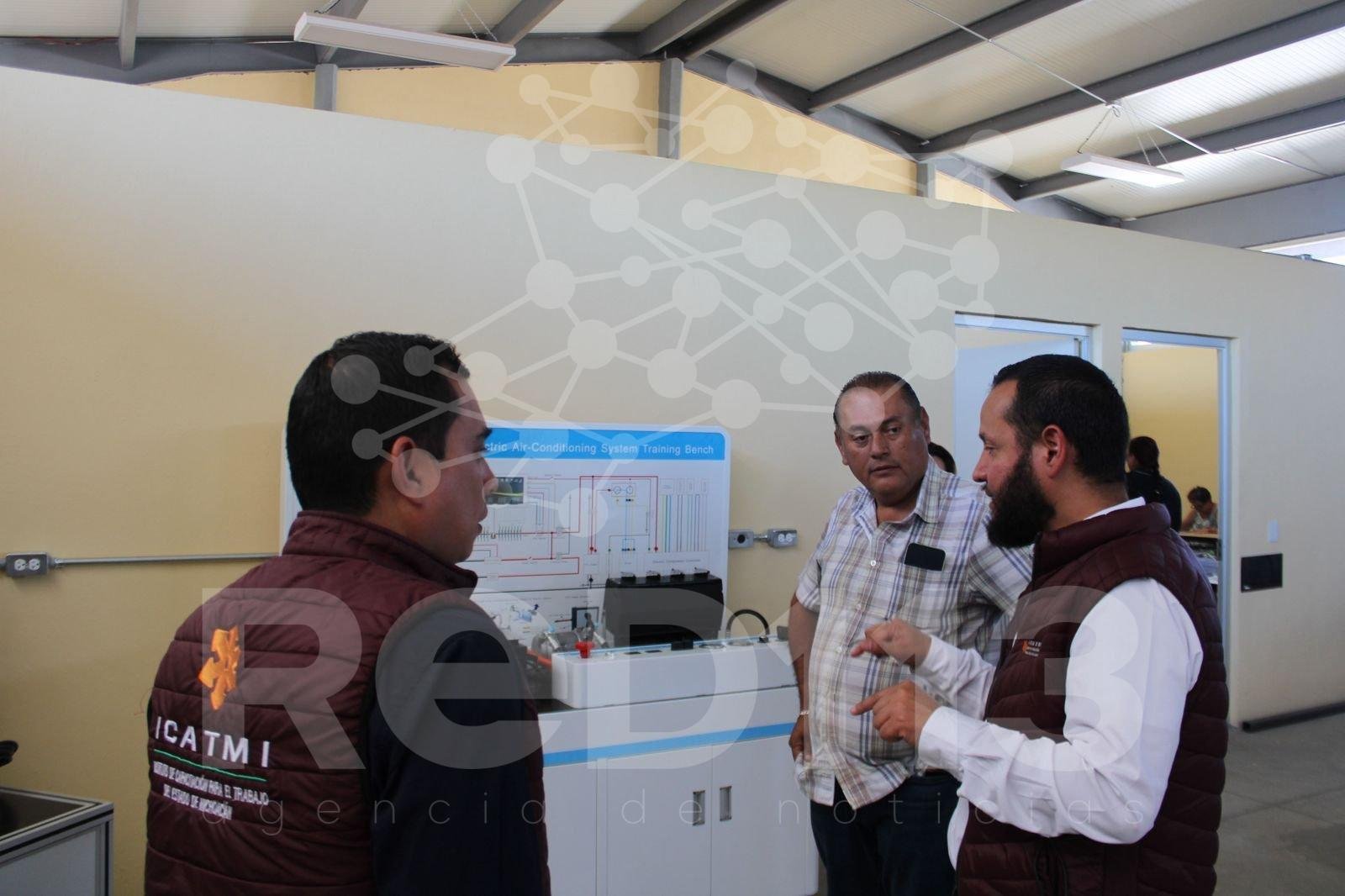 Conviértete en conductor con licencia federal o internacional en Cetransporta: Icatmi