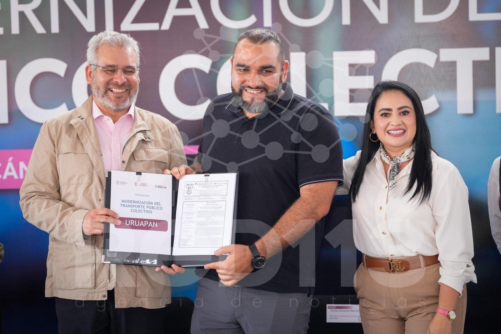 Con transportistas, Gladyz Butanda arranca modernización de camiones urbanos en Uruapan
