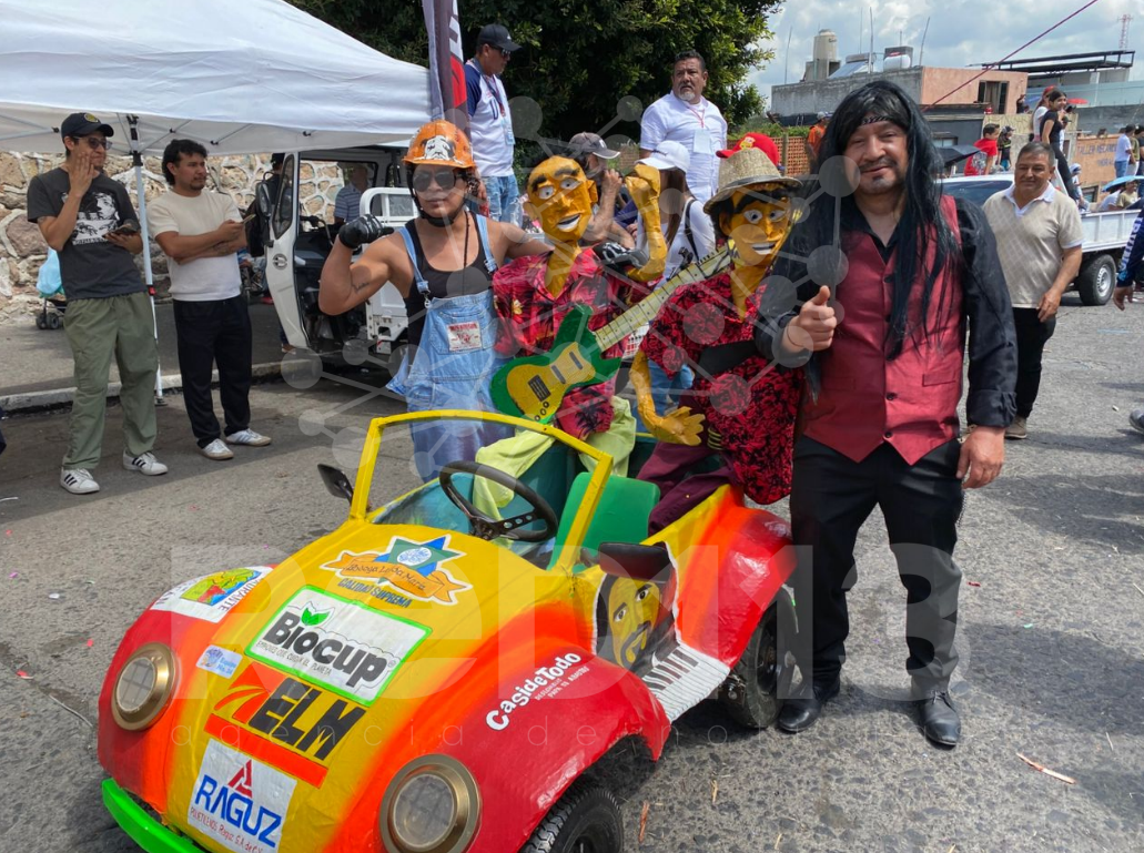 Alfonso Martínez da banderazo a exitoso 3er Concurso de Carros Locos