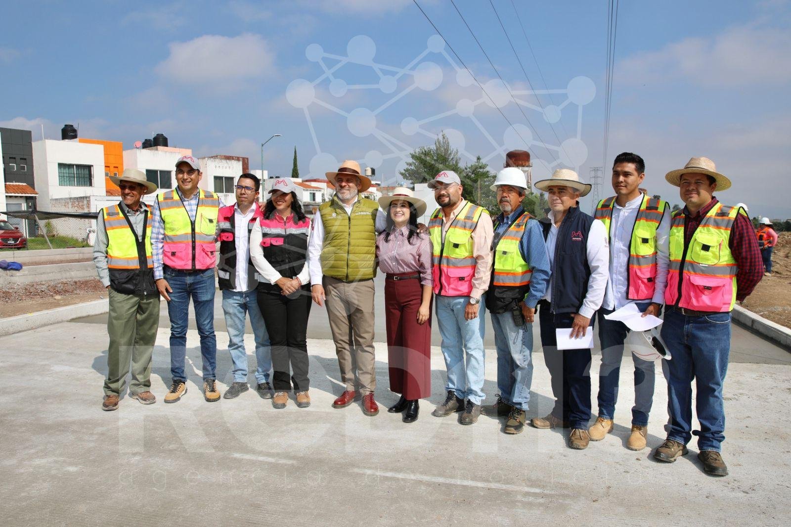 Bedolla supervisa obra de concreto hidráulico en av. Amalia Solórzano; durará más de 5 décadas
