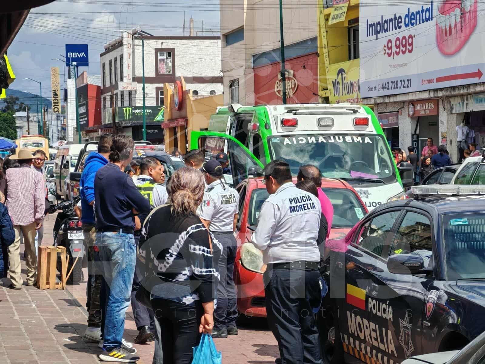 Mujer es atropellada por auto en la Av. Lázaro Cárdenas de Morelia