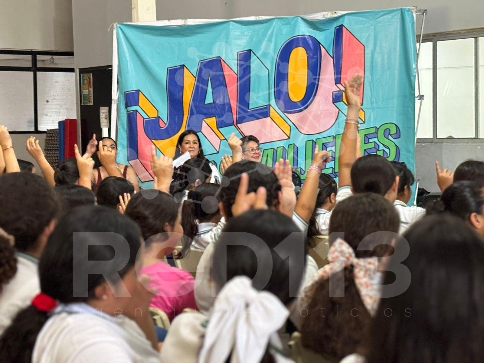 Arrancó caravana Jalo x las Mujeres; llevó productos menstruales a Apatzingán