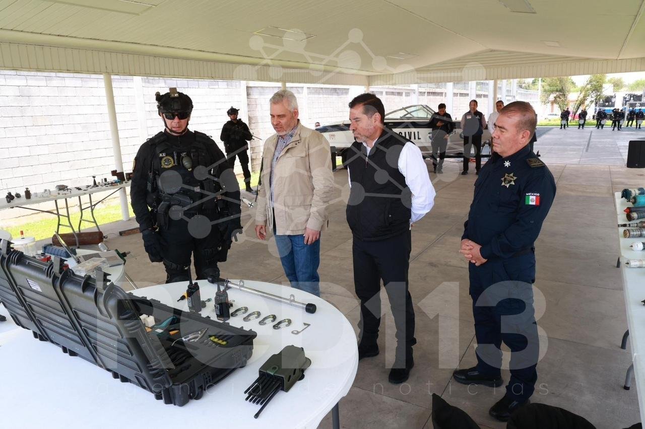 Bedolla verifica equipo especializado antibombas de la Guardia Civil