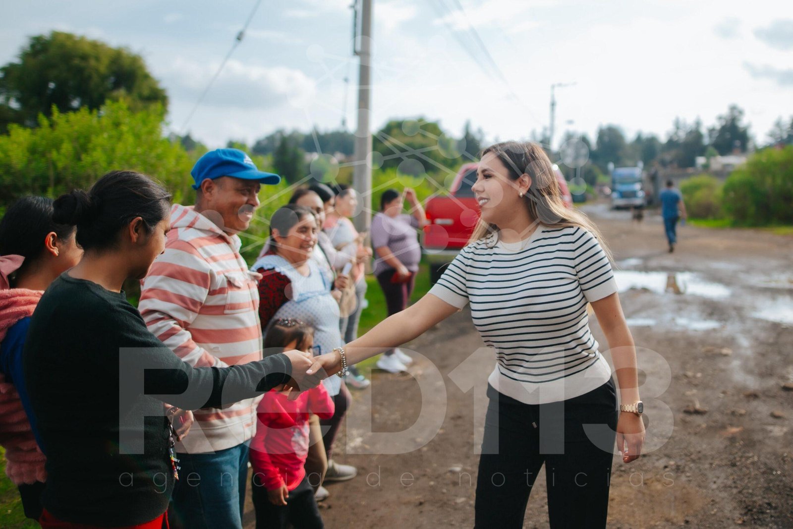 Dayana Pérez Mendoza atiende directamente a familias de Acapulquillo