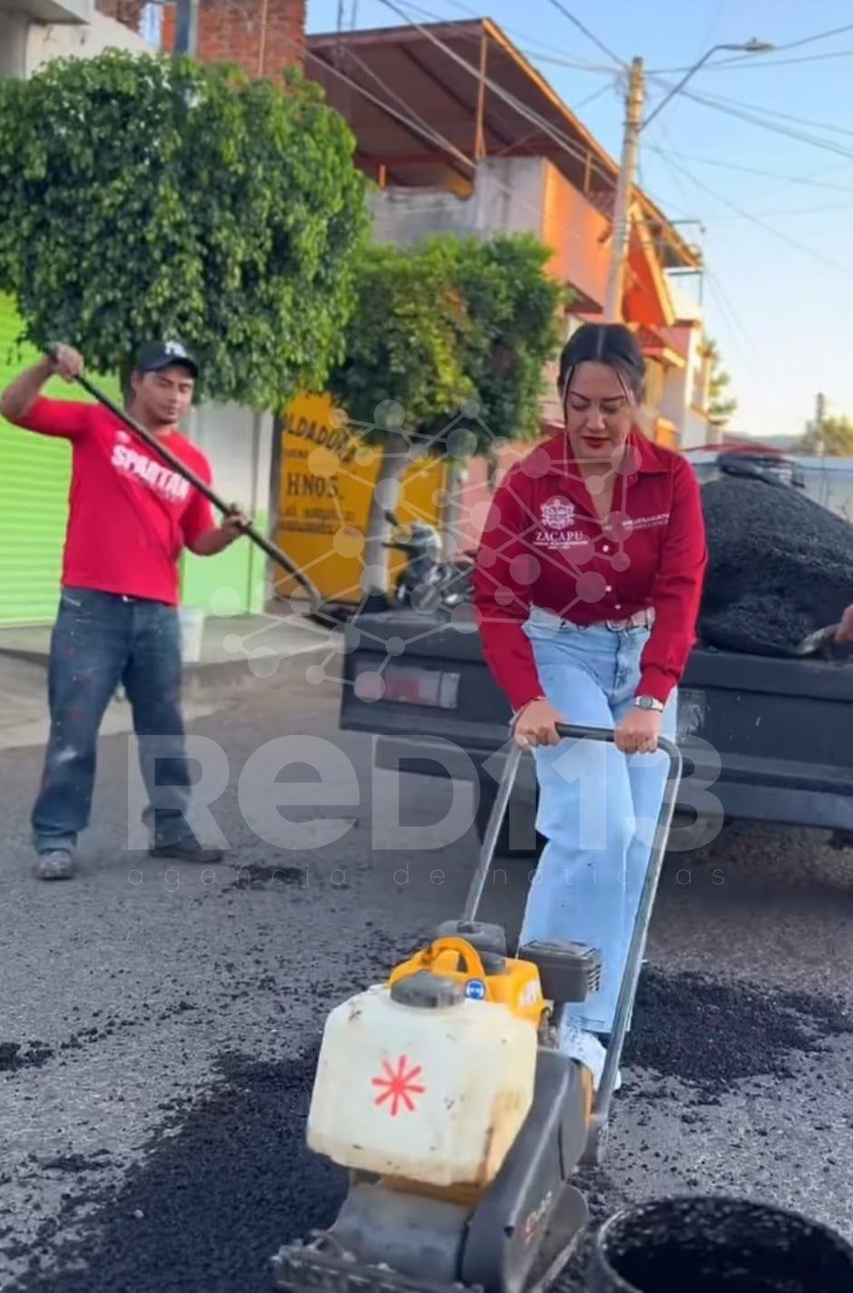 Gobierno de Zacapu fortalece la conectividad vial y seguridad con campaña permanente de bacheo: Mónica Valdez