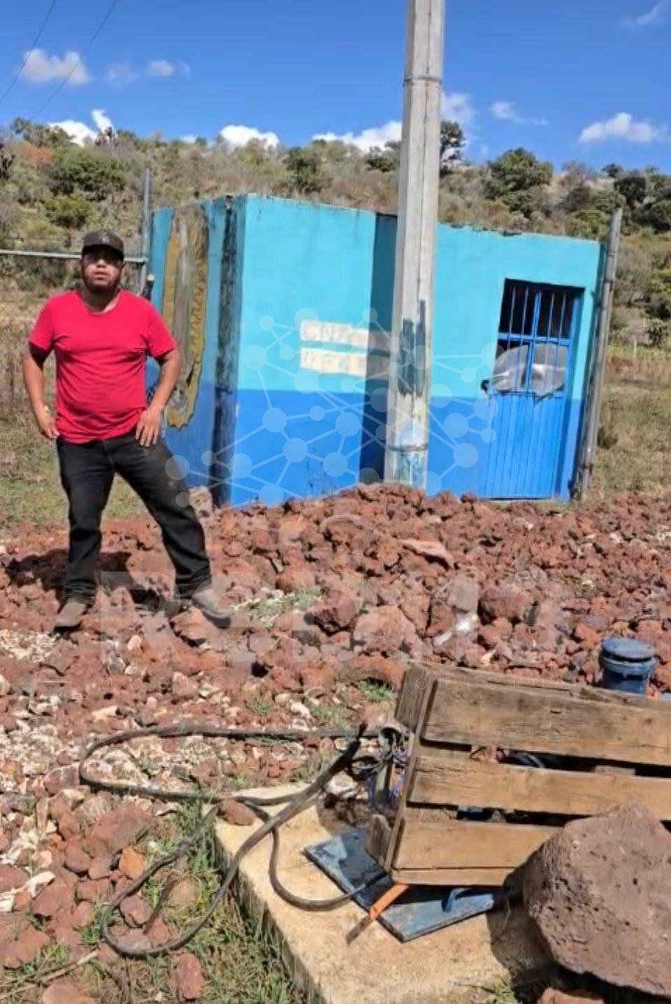 Entrega Julio César Conejo Alejos entrega recursos para reparación de pozo de agua en San Isidro, con el que se abastecen familias de distintas comunidades