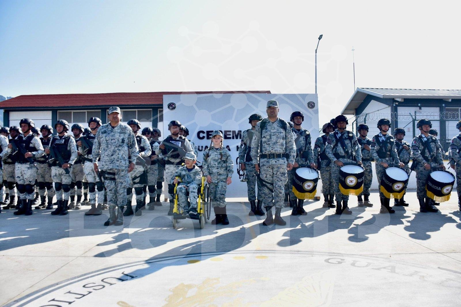 Guardia Nacional nombra a dos jóvenes Guardias Honorarios por un día en el municipio Uruapan