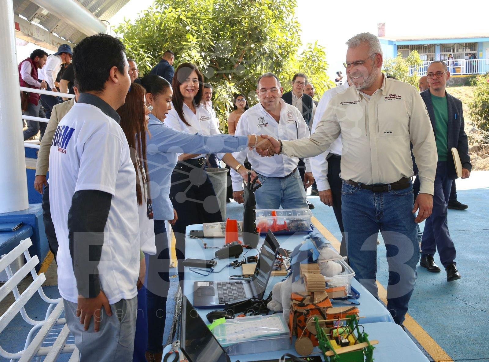 Estudiantes del Cobaem presentan a Bedolla proyecto de inteligencia artificial