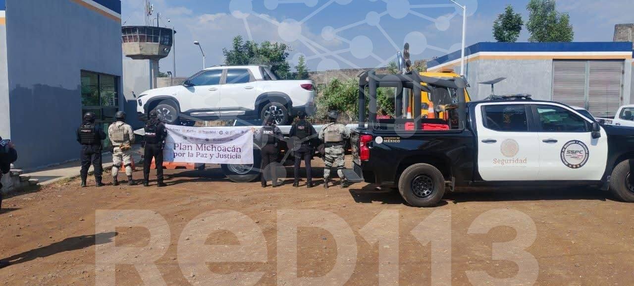 Recuperan en Uruapan camioneta con reporte de robo; estaba abandonada en la colonia Riyitos