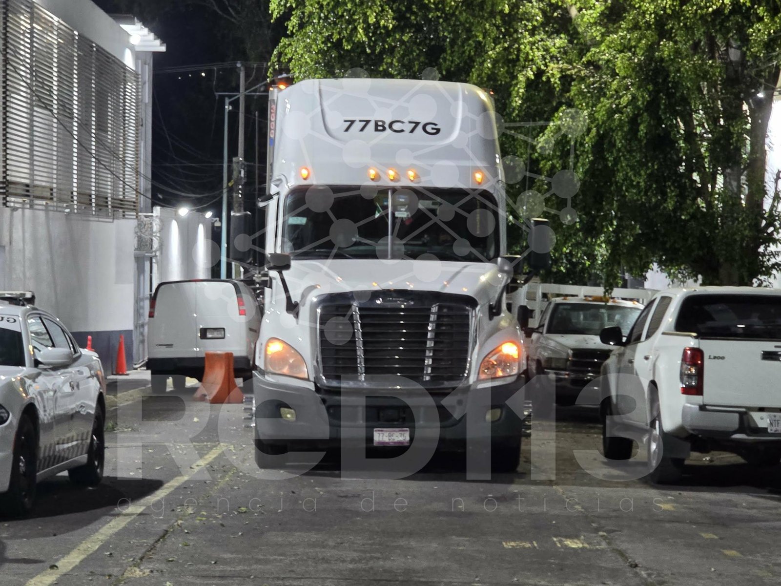 GN asegura tráiler en la México-Guadalajara con cargamento de presunta sustancia ilícita