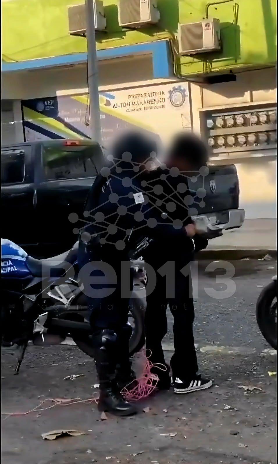 Alumno asesino a dos maestras en preparatoria de Lázaro Cárdenas; fue detenido en el lugar