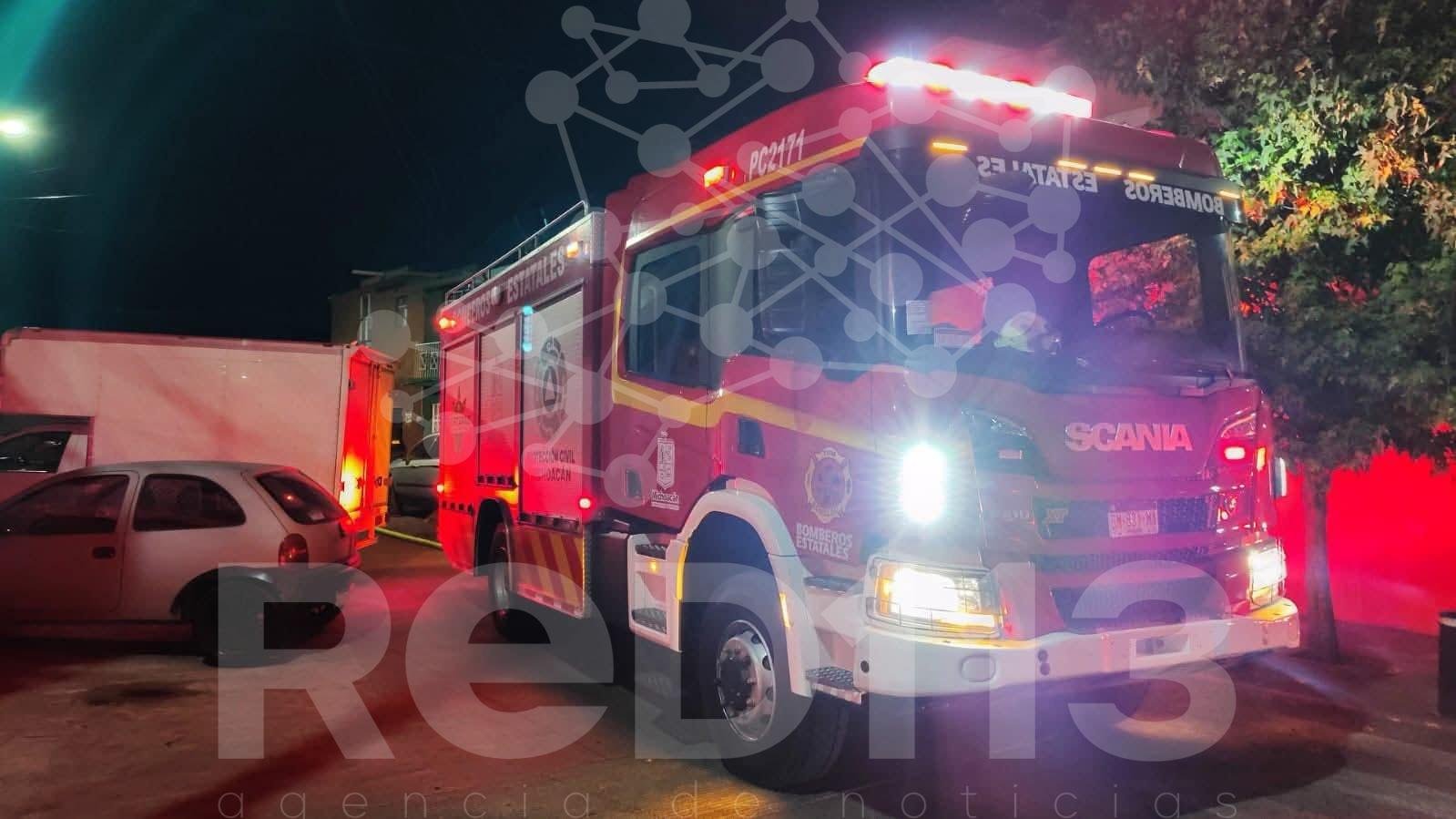 Arde casita de madera en la colonia Jacarandas, Morelia