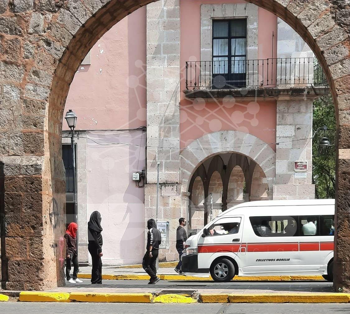 Se restablece el tránsito tras bloqueo de normalistas a la altura de Las Tarascas, en Morelia
