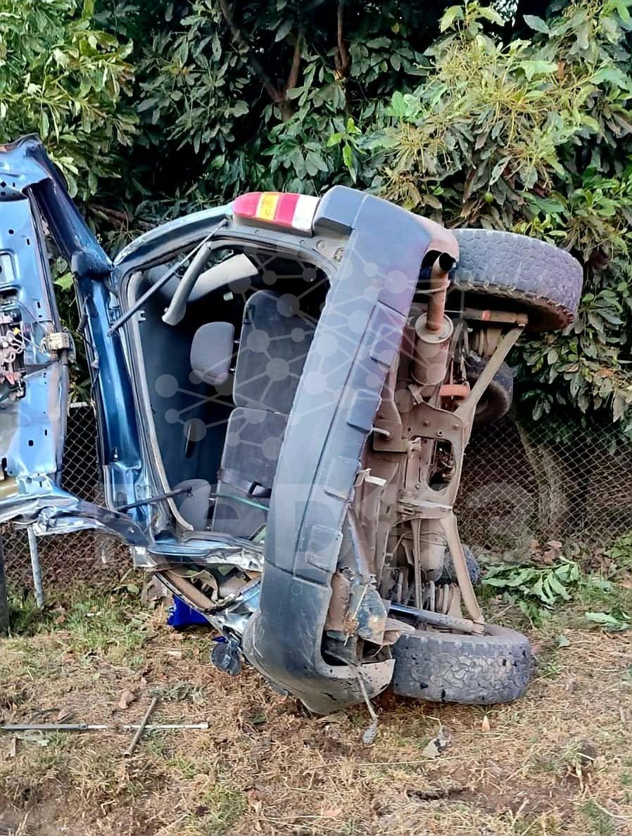Un muerto prensado, tras volcadura en la carretera Uruapan-Paracho