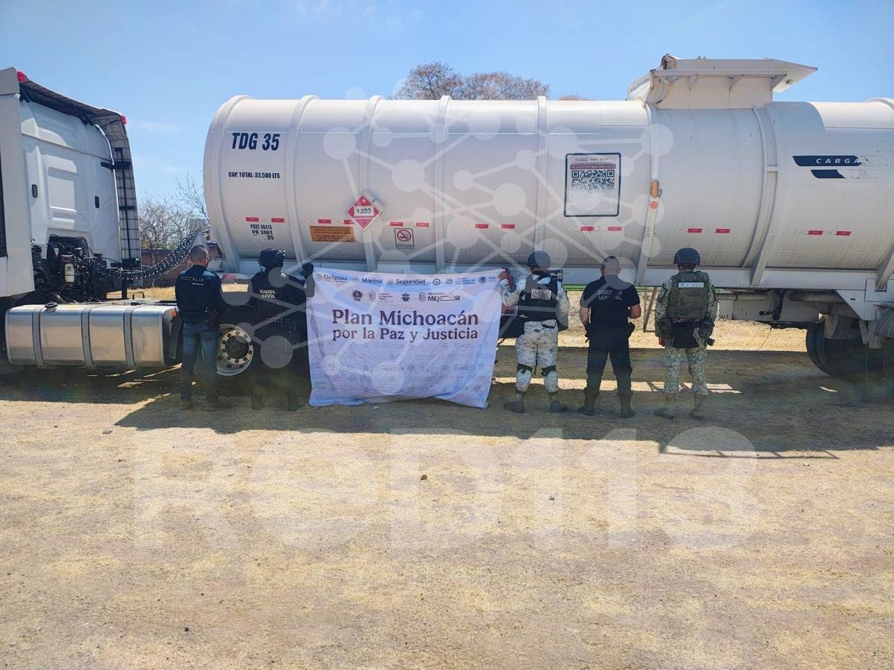 Asegura FGE tractocamión con reporte de robo en Huetamo