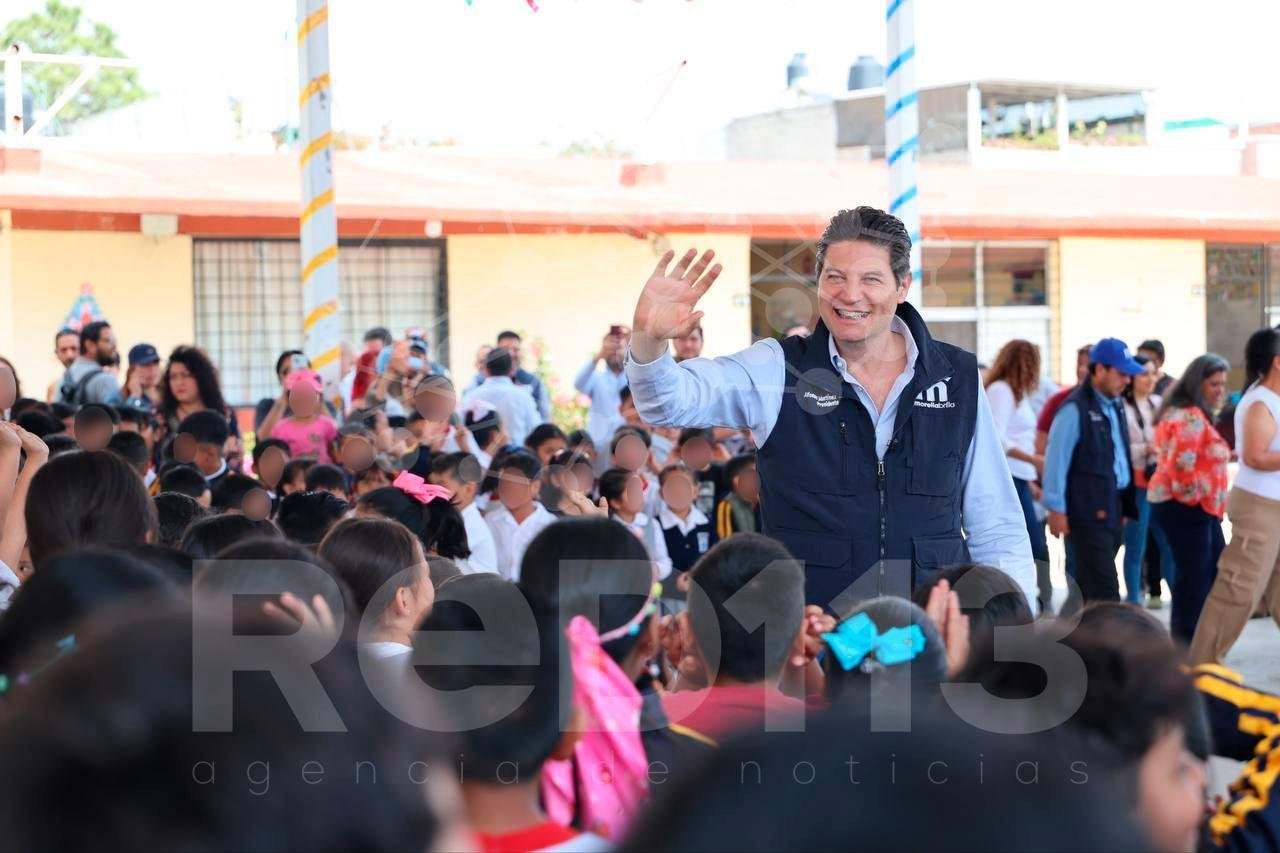 Alfonso Martínez, aliado de la educación; techumbres y cancha deportiva al Norte de Morelia