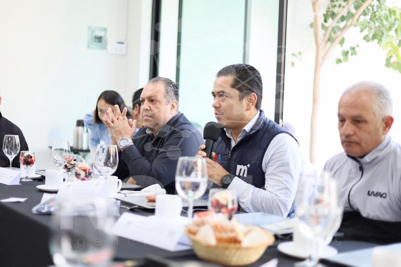 IMCUFIDE y MONDA entregan uniformes deportivos a atletas de asociaciones en Michoacán