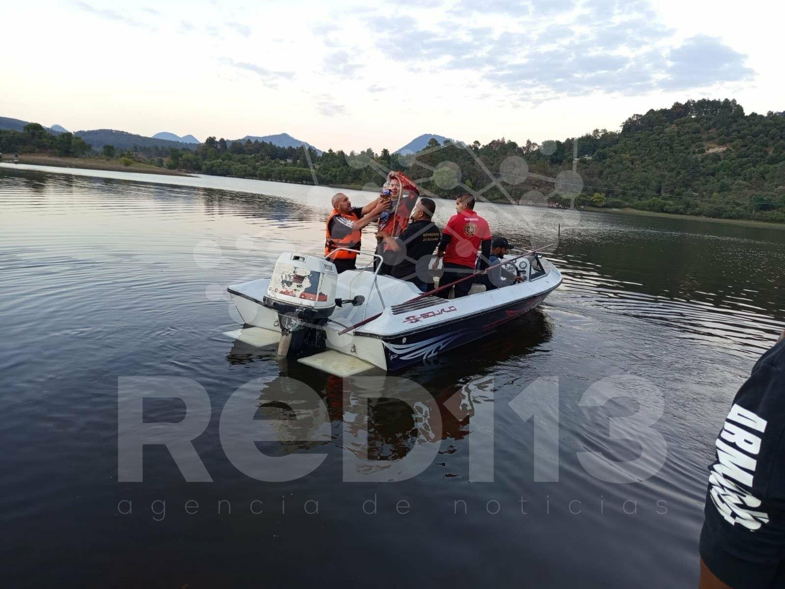 Hombre muere ahogado en la Presa de Ziráhuato; Bomberos Zitácuaro y buzos del SUEM recuperan el cuerpo
