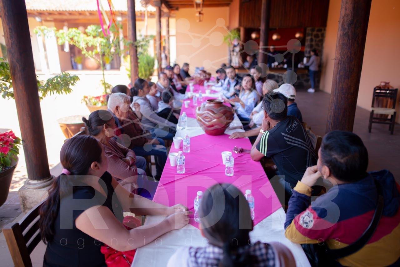 Fortalece Dayana Pérez diálogo con artesanos rumbo a Semana Santa en Salvador Escalante
