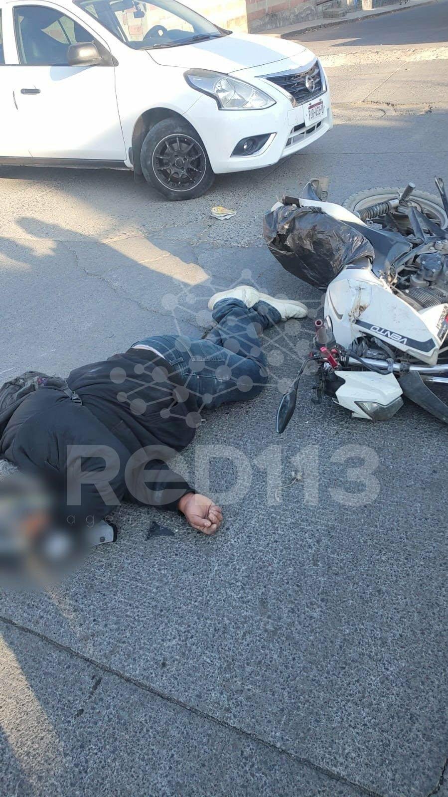 Se registra choque entre auto y moto al oriente de Morelia; hay 2 heridos