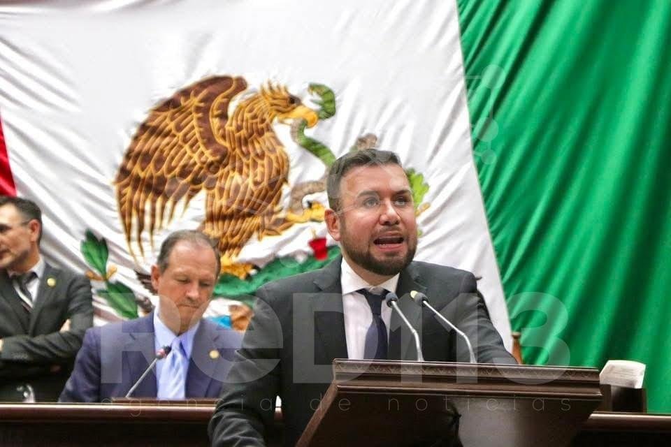 Busca Reyes Galindo oficializar el 24 de enero como el Día del Empleado Municipal en Michoacán