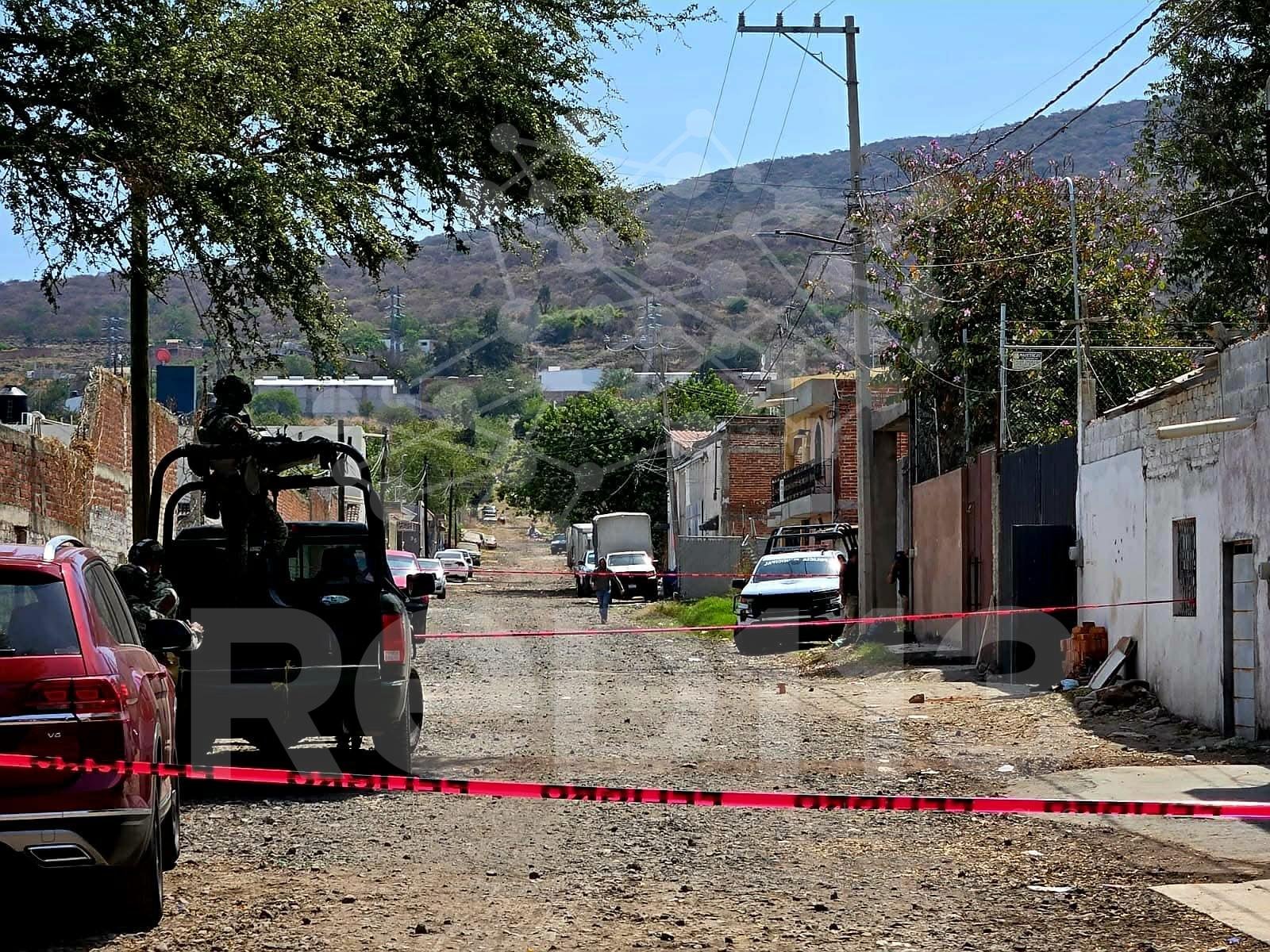 Empistolados balean fachada de fábrica de blocks para construcción, en Zamora
