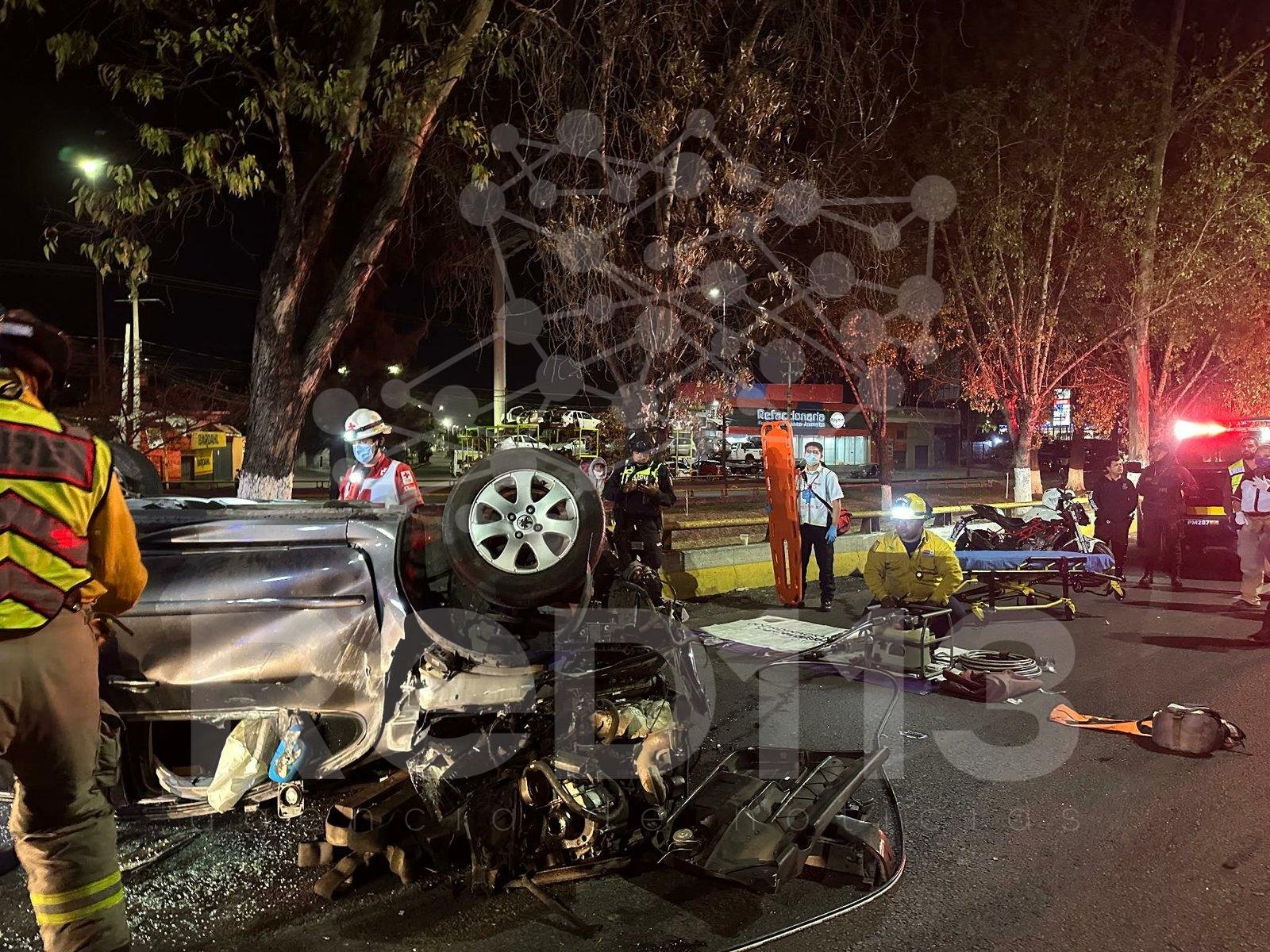 Vuelca auto en el Libramiento Norte de Morelia; hay un herido