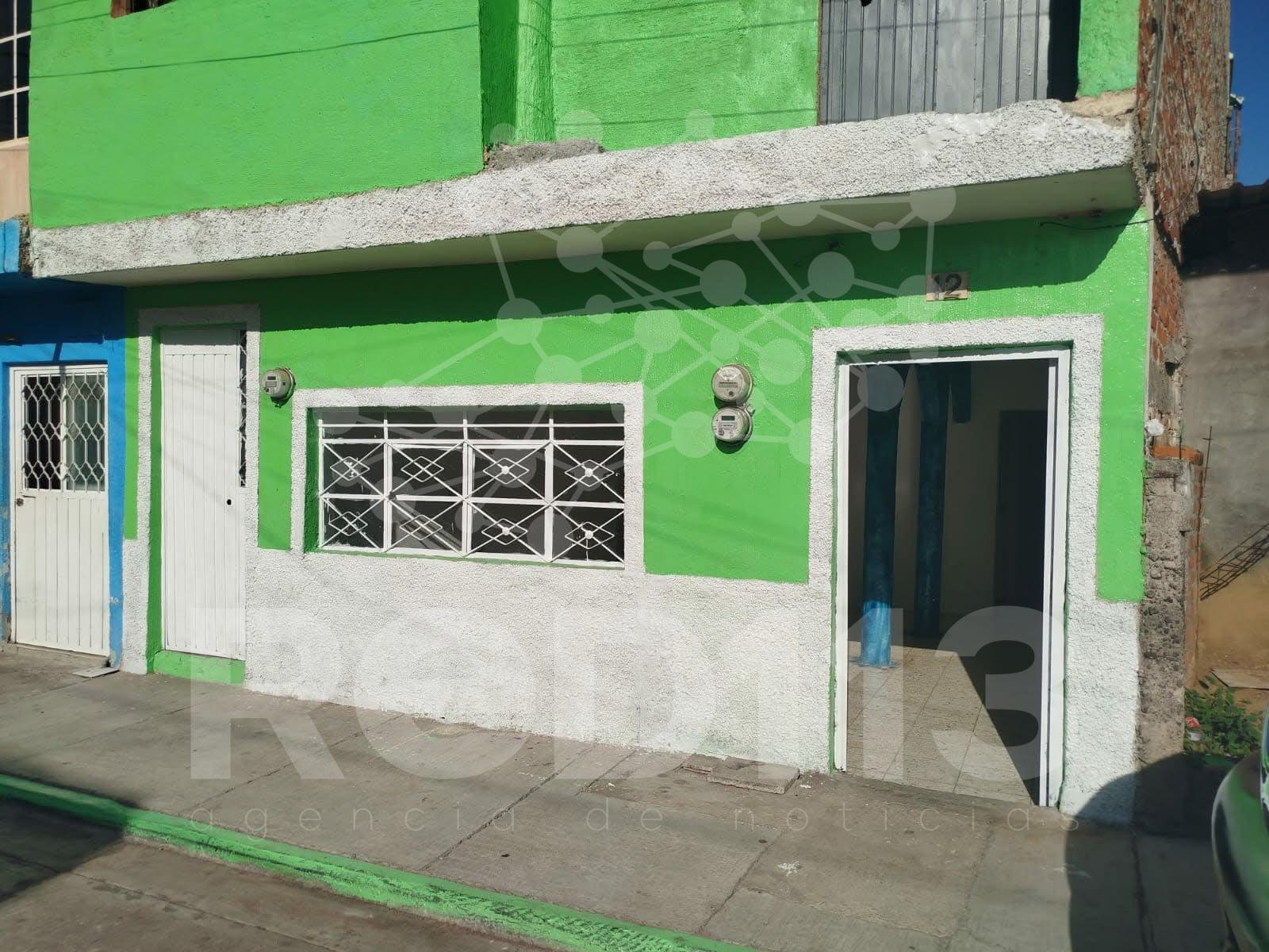 Sujeto apunta con replica de arma a policías, termina herido y detenido