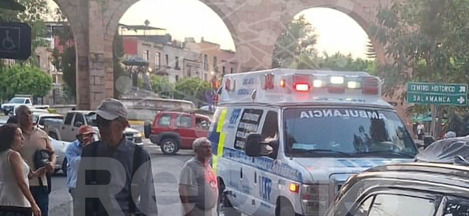 Choque entre auto y moto deja un herido cerca de la Fuente de Las Tarascas, Morelia