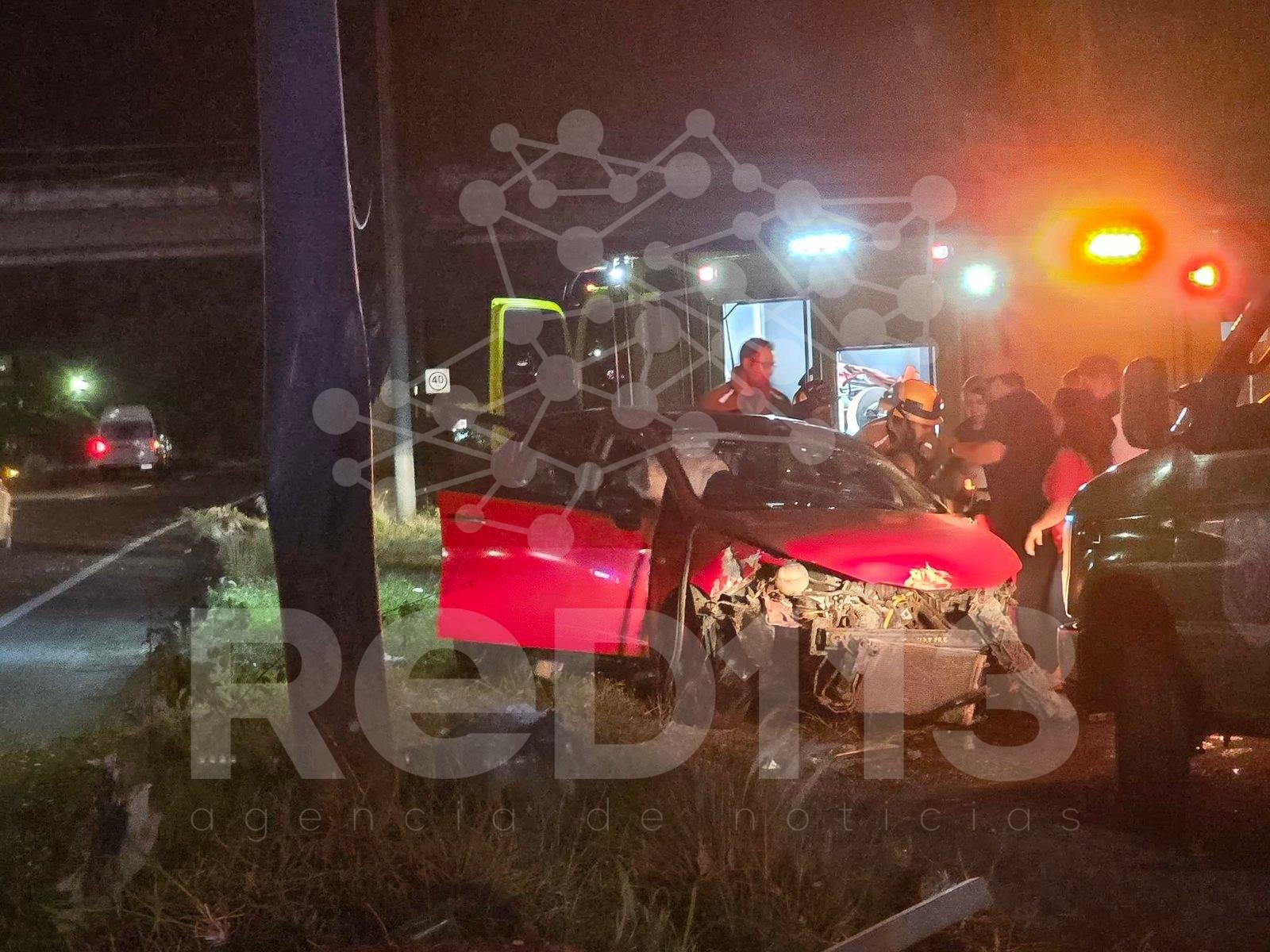 Choque volcadura de auto deja un herido cerca del Estadio Morelos