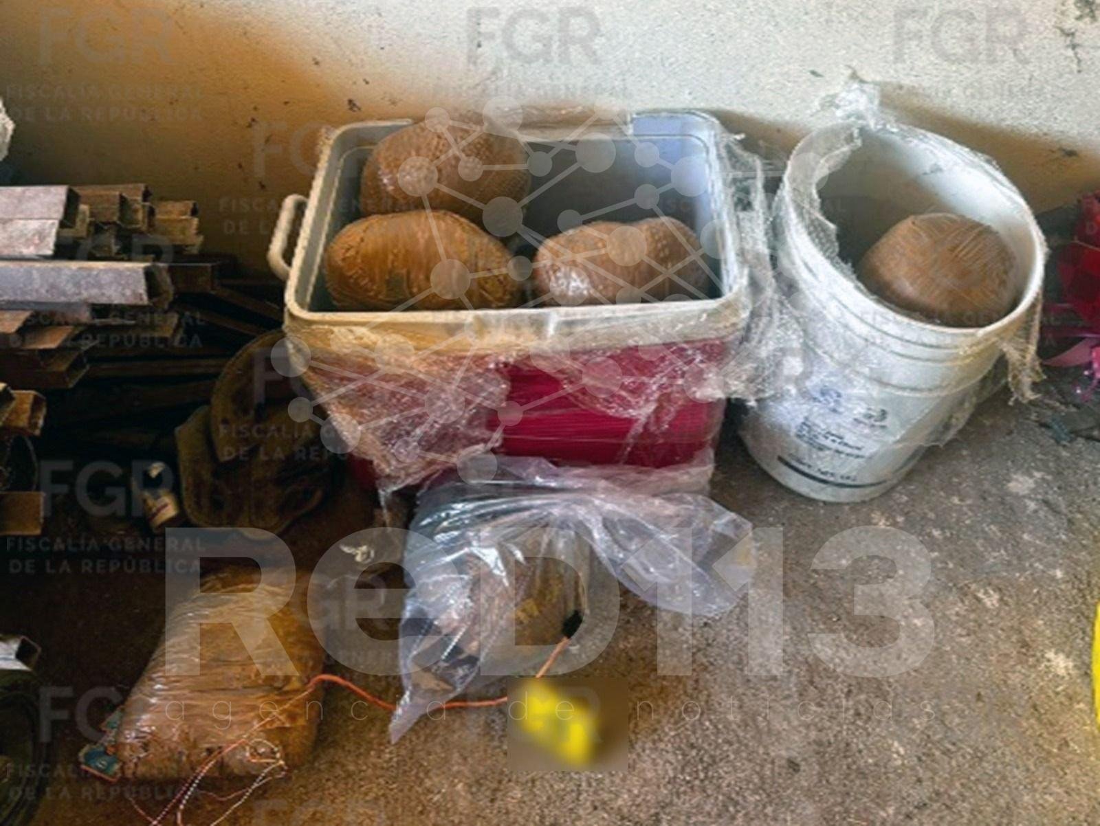 En cateo FGR asegura armamento, drogas y artefactos explosivos