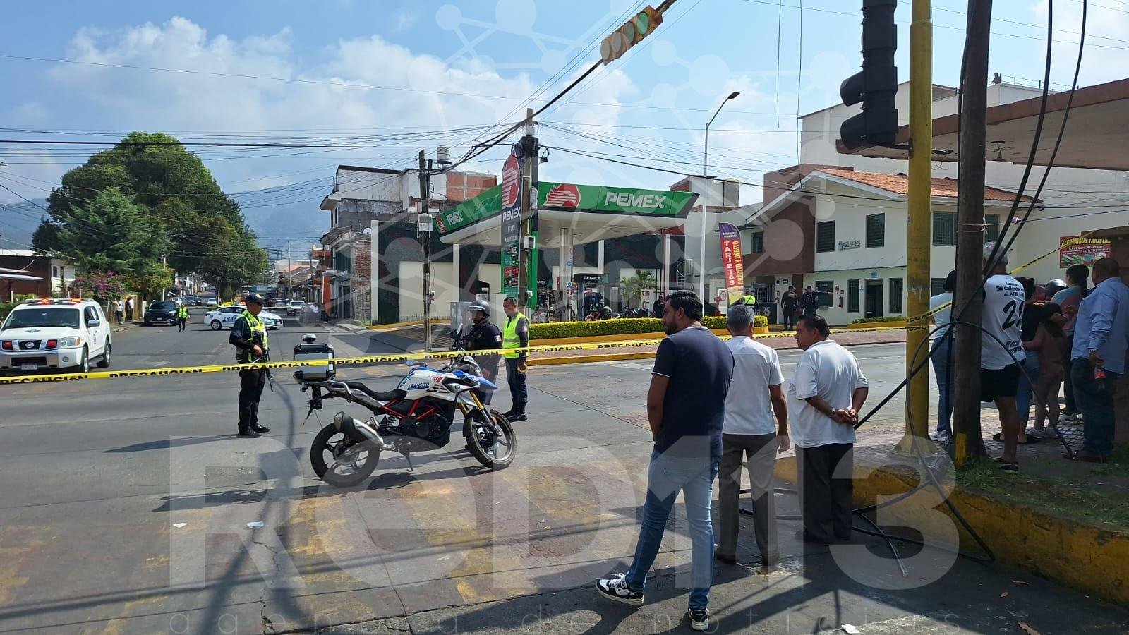 Motociclista es ultimado a balazos, mientras se encontraba cargando gasolina