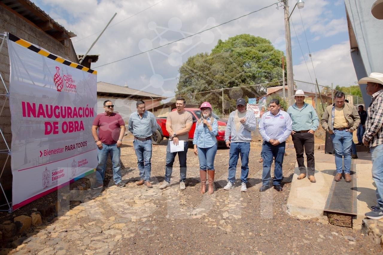 Dayana Pérez entrega obra de empedrado y alumbrado en Iramuco
