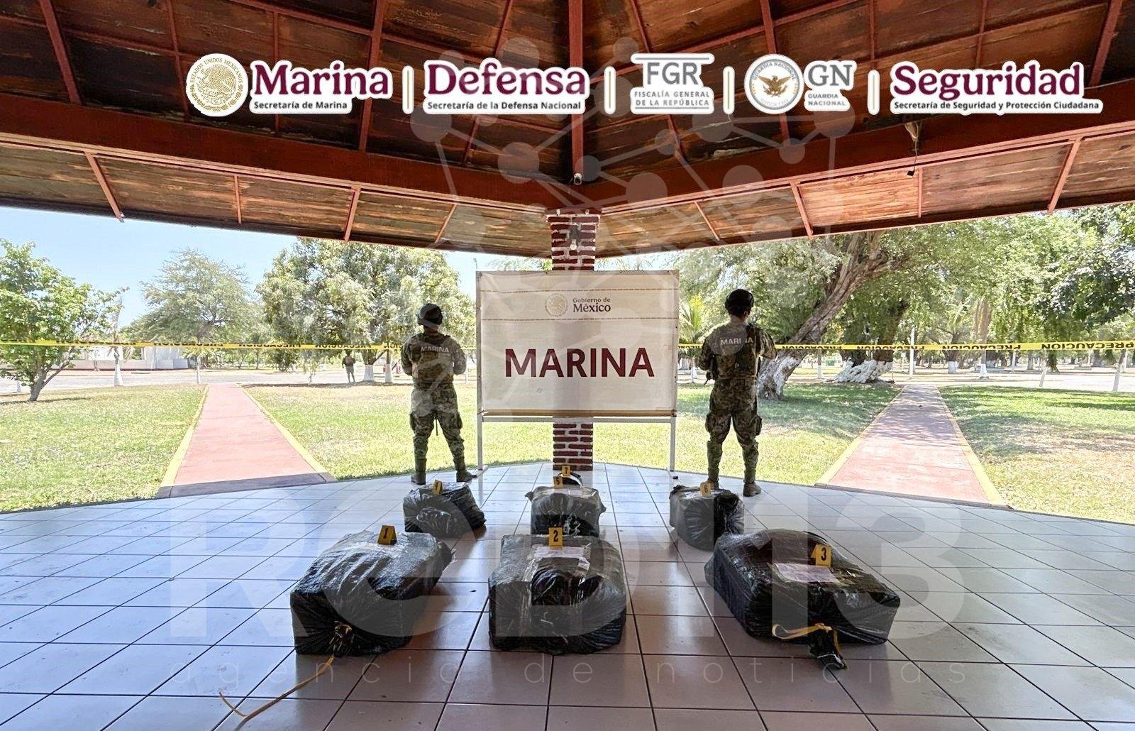 EN UNA OPERACIÓN MARÍTIMA SE ASEGURA UNA EMBARCACIÓN CON 230 PAQUETES DE PRESUNTA COCAÍNA EN LAS COSTAS DE MICHOACÁN