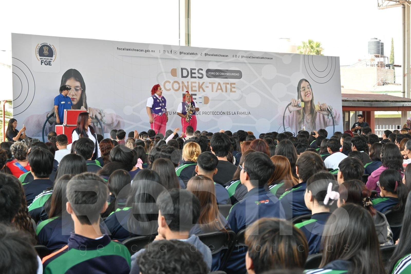 Comunidad escolar del Cecytem participa en foro de ciberseguridad