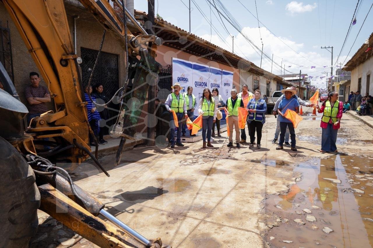 Alma Mireya pone en marcha pavimentación en comunidad San Andrés Tziróndaro
