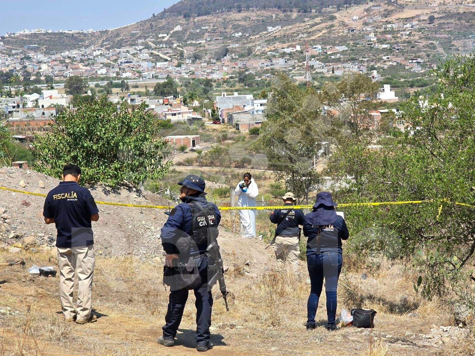 Hallan cadáver masculino parcialmente sepultado en los límites de Charo y Morelia
