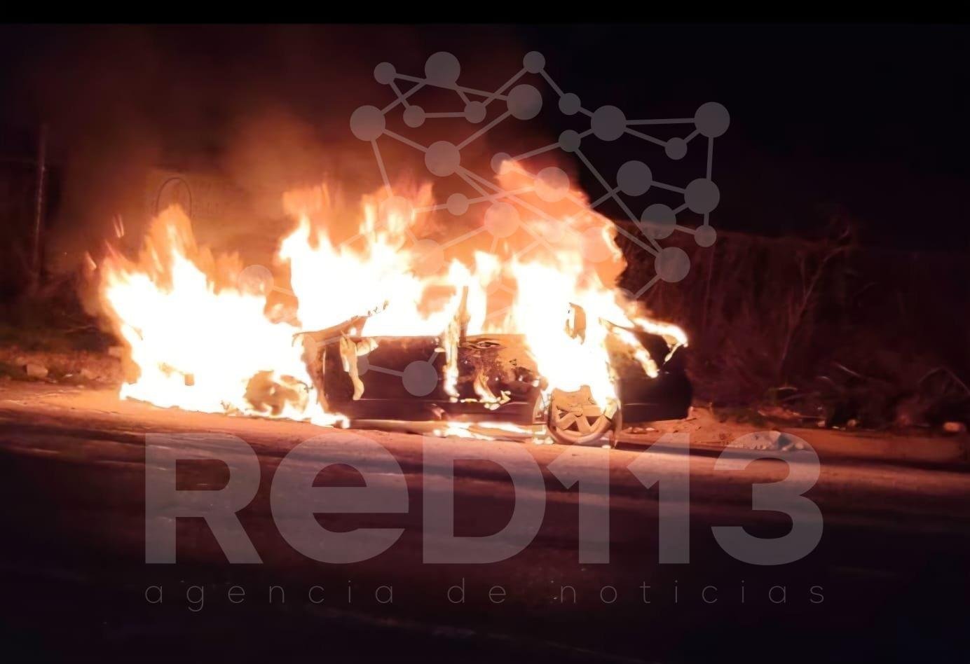 Arde vehículo en Ciudad Hidalgo