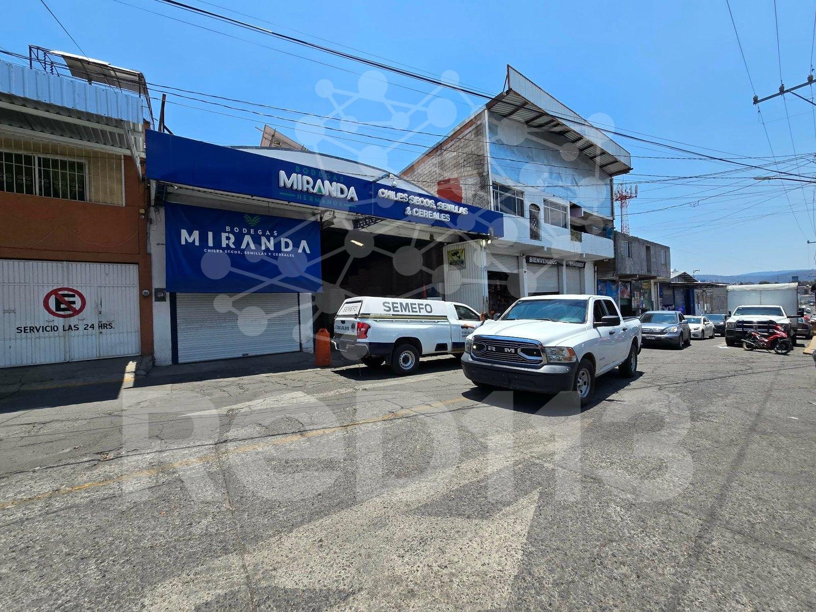 Hombre muere al caer de lo alto de un negocio de chiles y semillas, en la Central de Abastos de Morelia