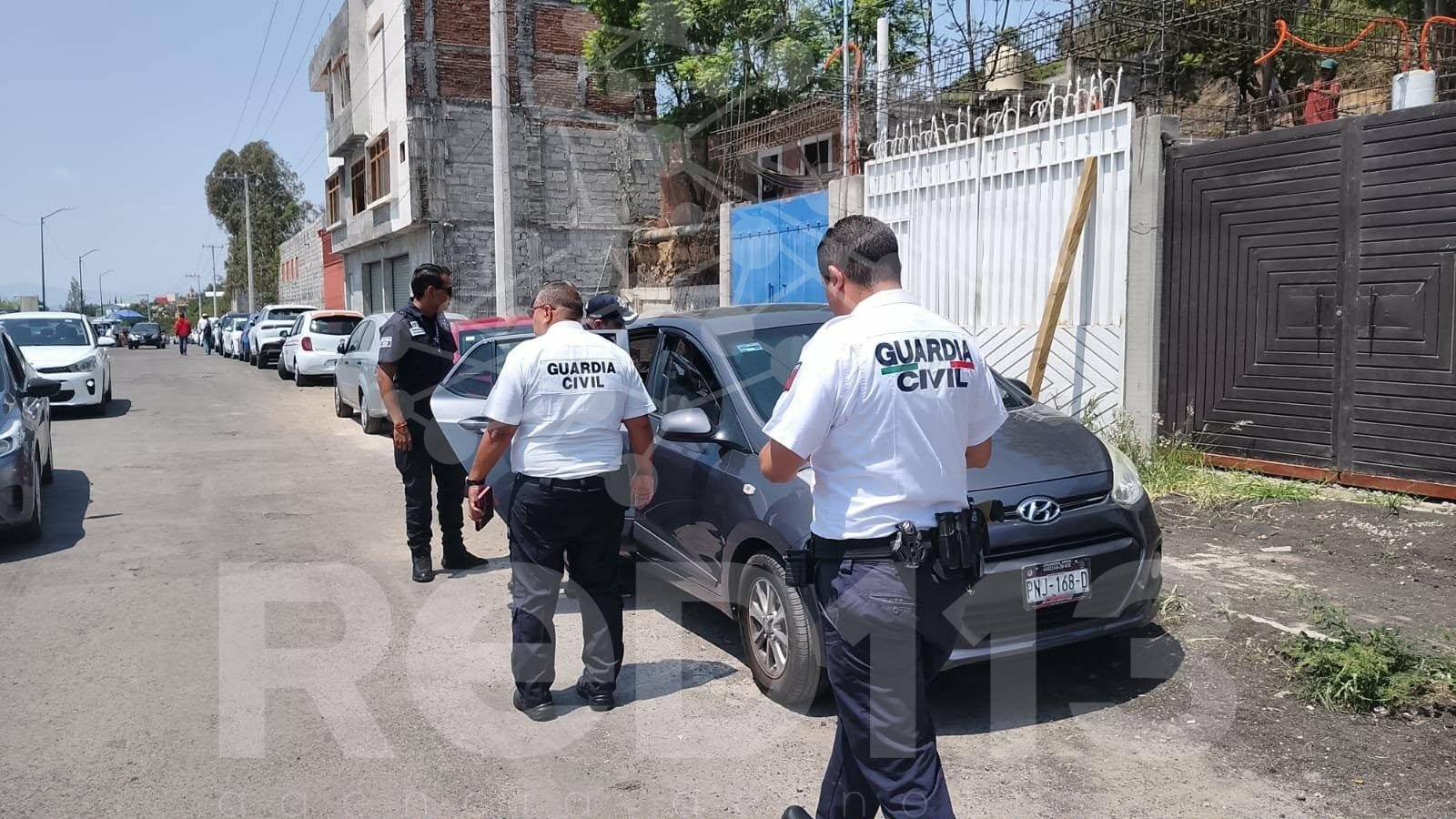 Madre deja a niño dentro de auto sin ventilación por ir a buscar boletos para el concierto de “El Buki”, en Morelia