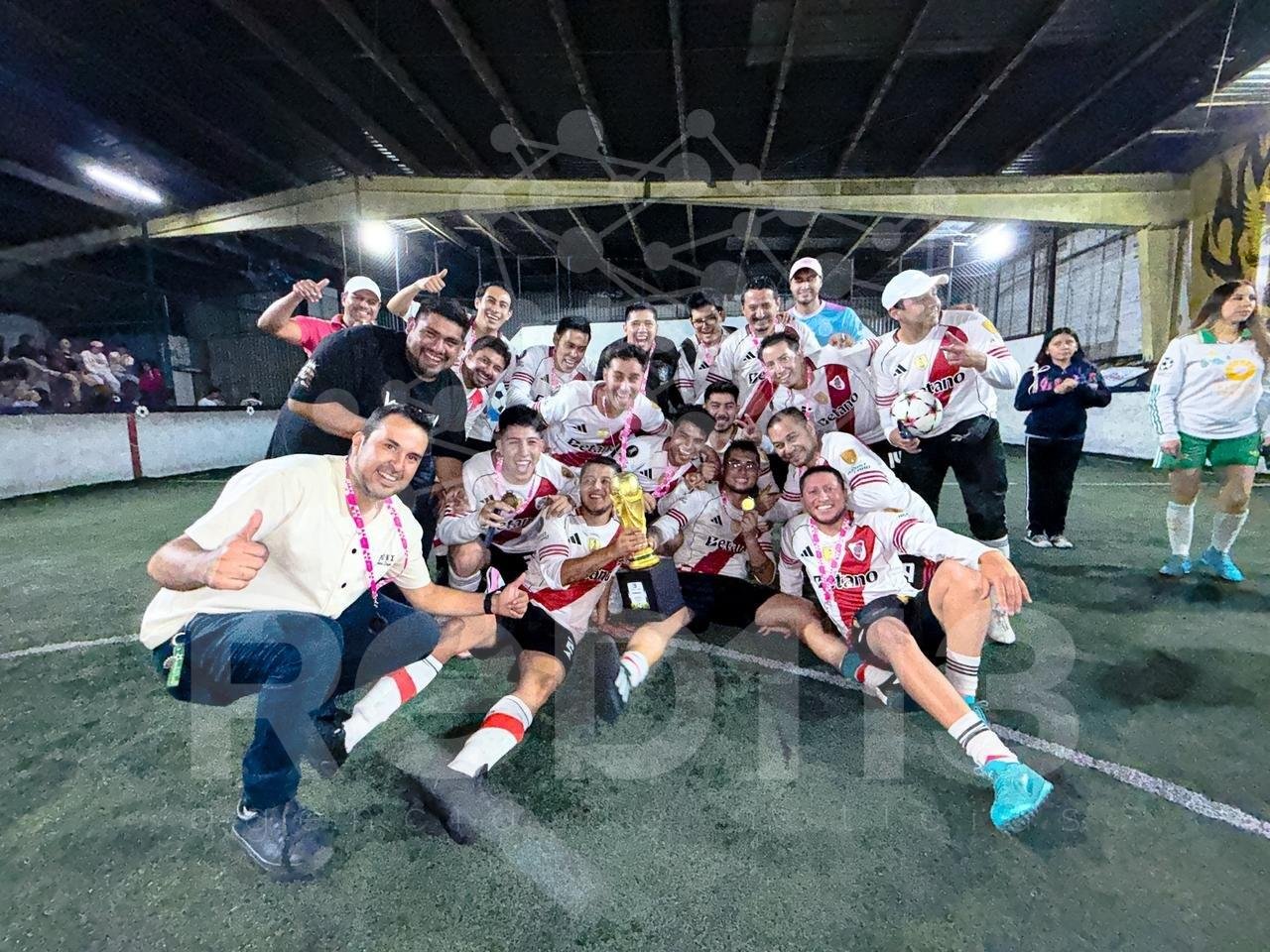 ¡La Primera Estrella! Prensa Amiga de Marcos toca el cielo en el Torneo de la Amistad