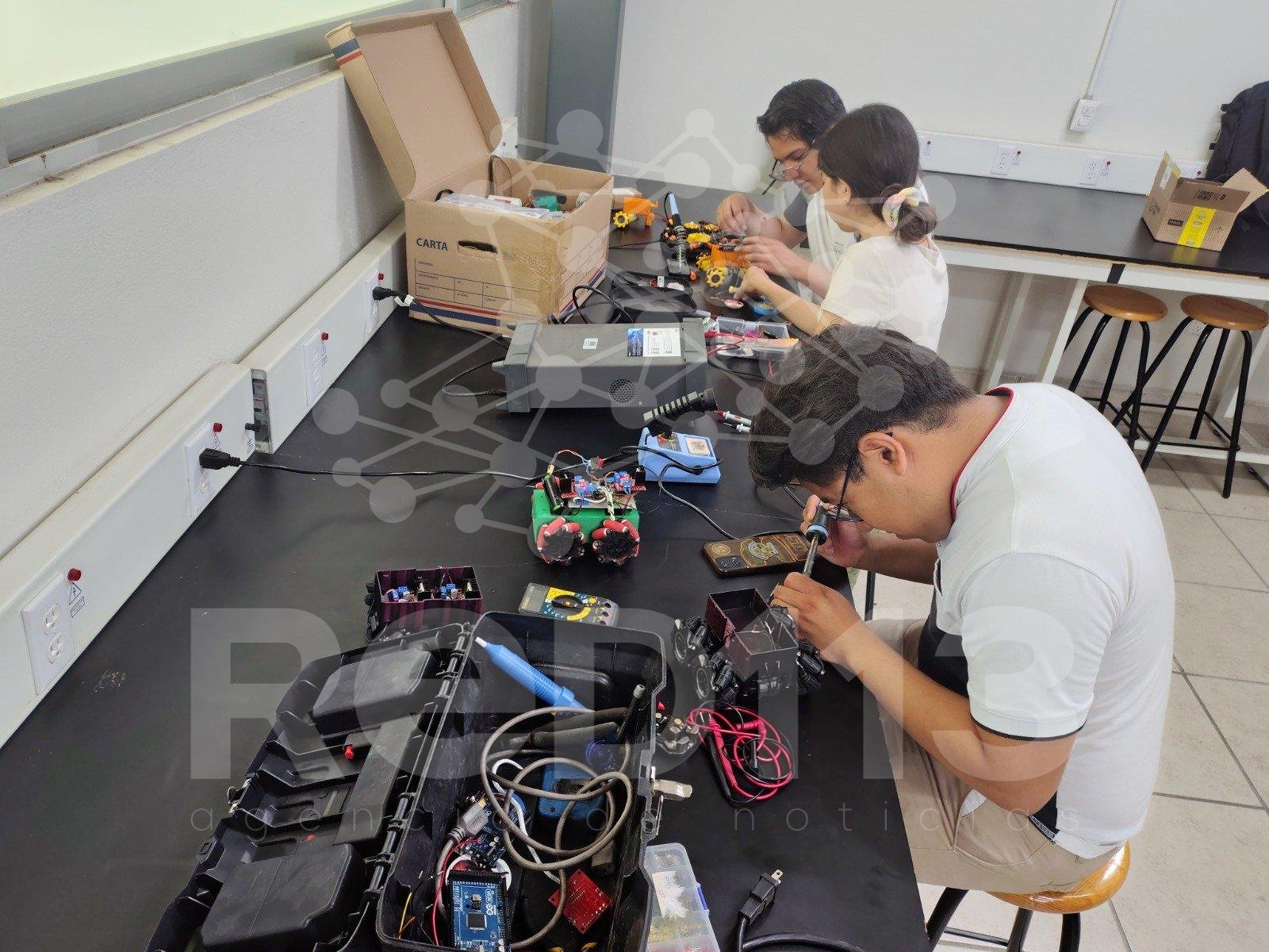 NICOLAITAS DESTACADOS EN ROBÓTICA CON MIRAS A PARTICIPAR EN LA COPA FUTBOT MX 2026