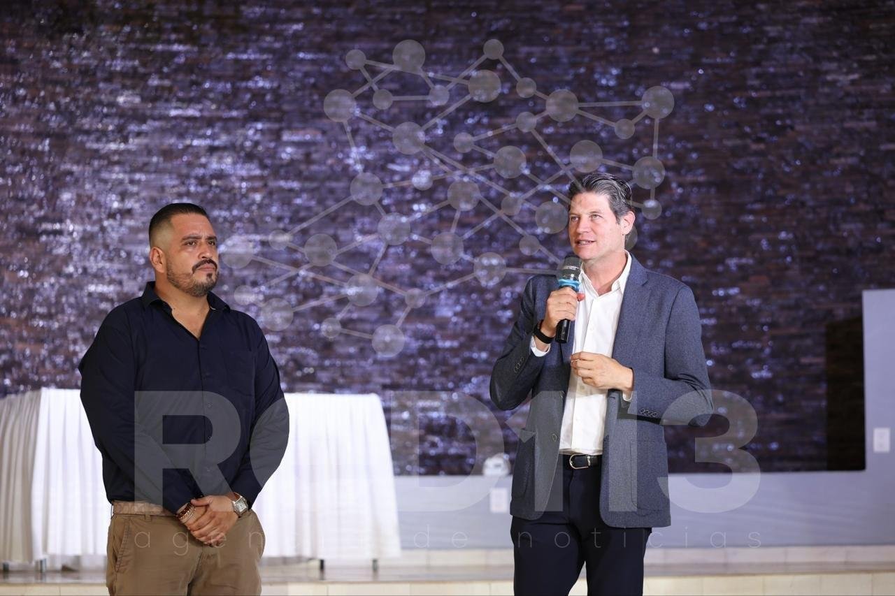 Alfonso Martínez Alcázar felicita a madres trabajadoras del Sindicato de Limpia y del Ooapas