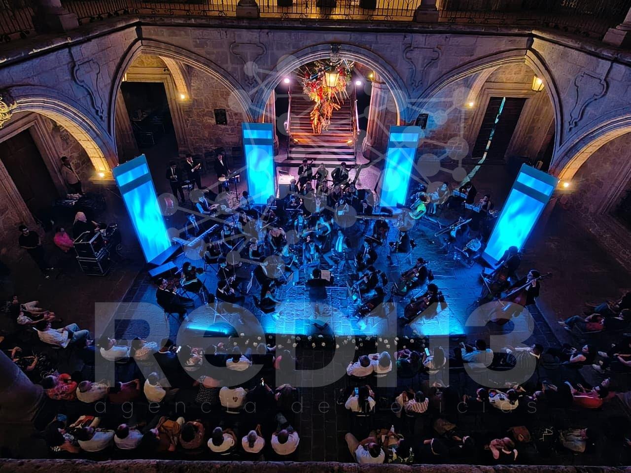 Palacio Municipal vibró con lleno total en el 14 aniversario de Laofim