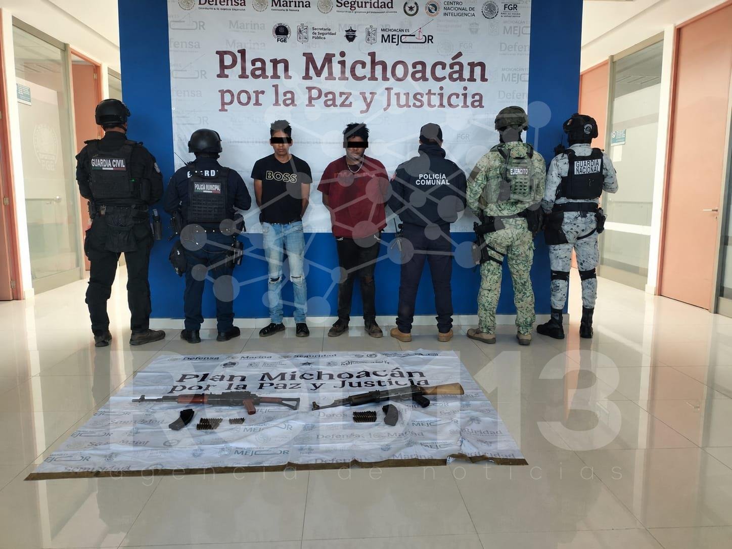 Ejército Mexicano, Guardia Nacional y Guardia Civil detuvieron a 2 personas y aseguraron armamento en el municipio de Tangamandapio, Mich.