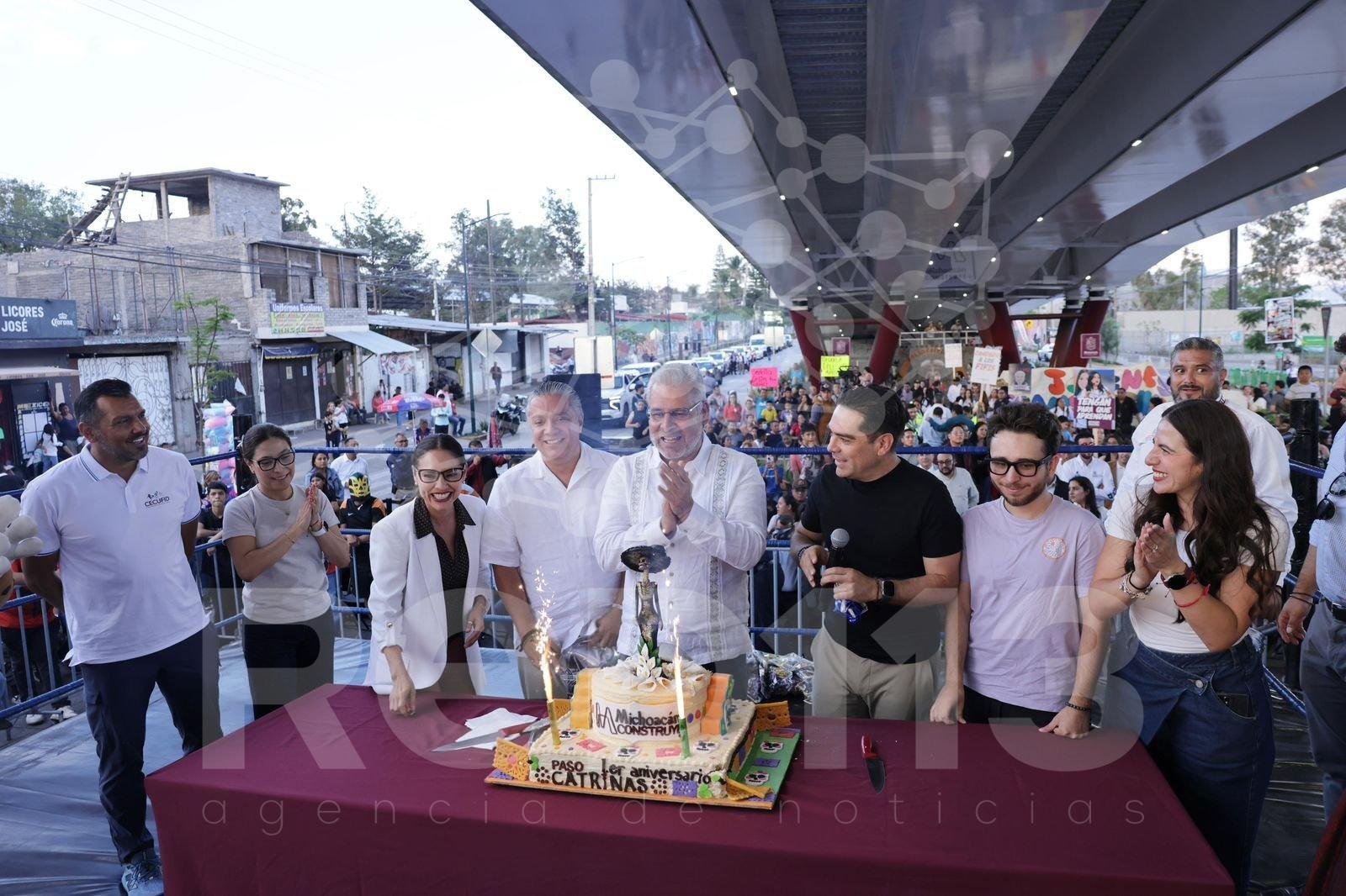 Celebra Bedolla primer aniversario del Paso Catrinas en Villas del Pedregal